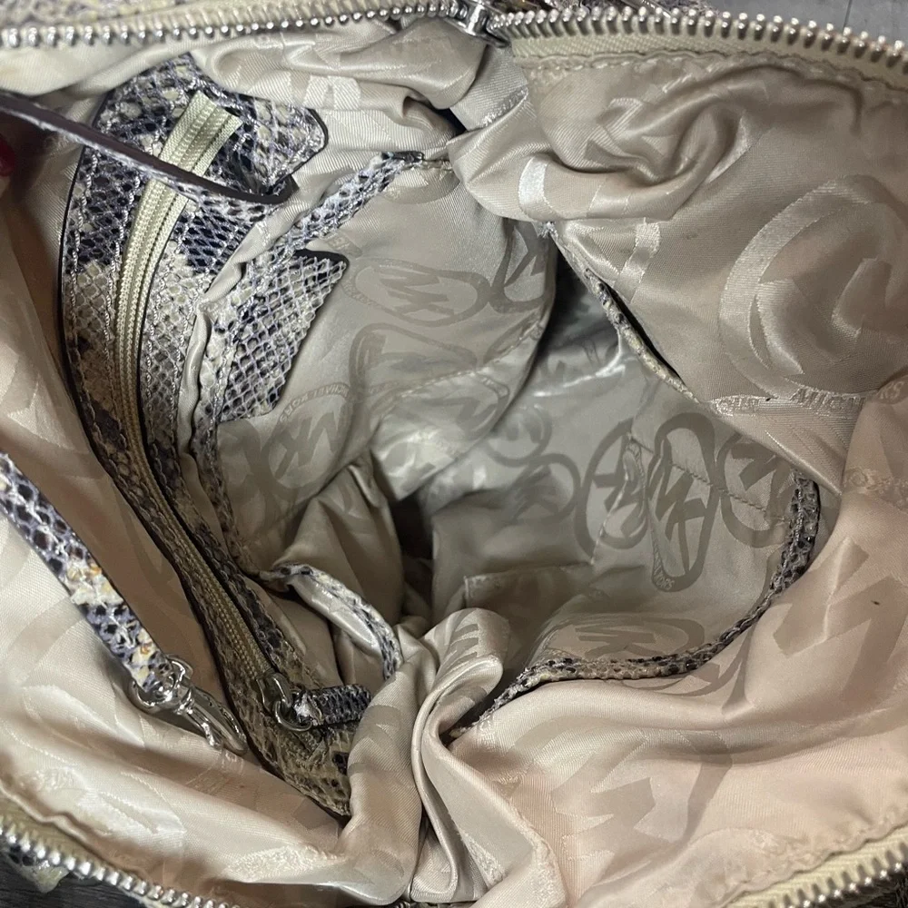 Michael Kors snakeskin print hobo satchel purse. Shoulder bag. Strap.pre-owned
